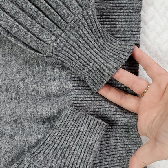 Loft Pleated Puff Sleeve Gray Sweater Size Small - Picture 16 of 16